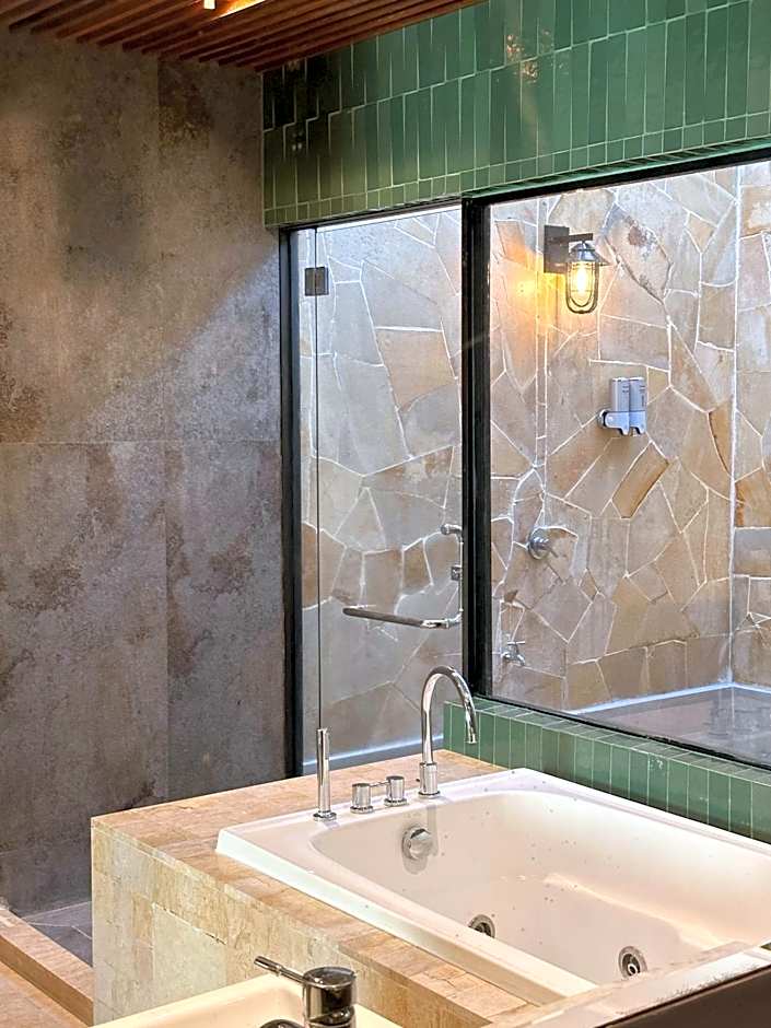 Bonheur at Karambunai