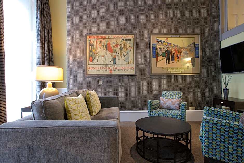 54 Queen's Gate Hotel