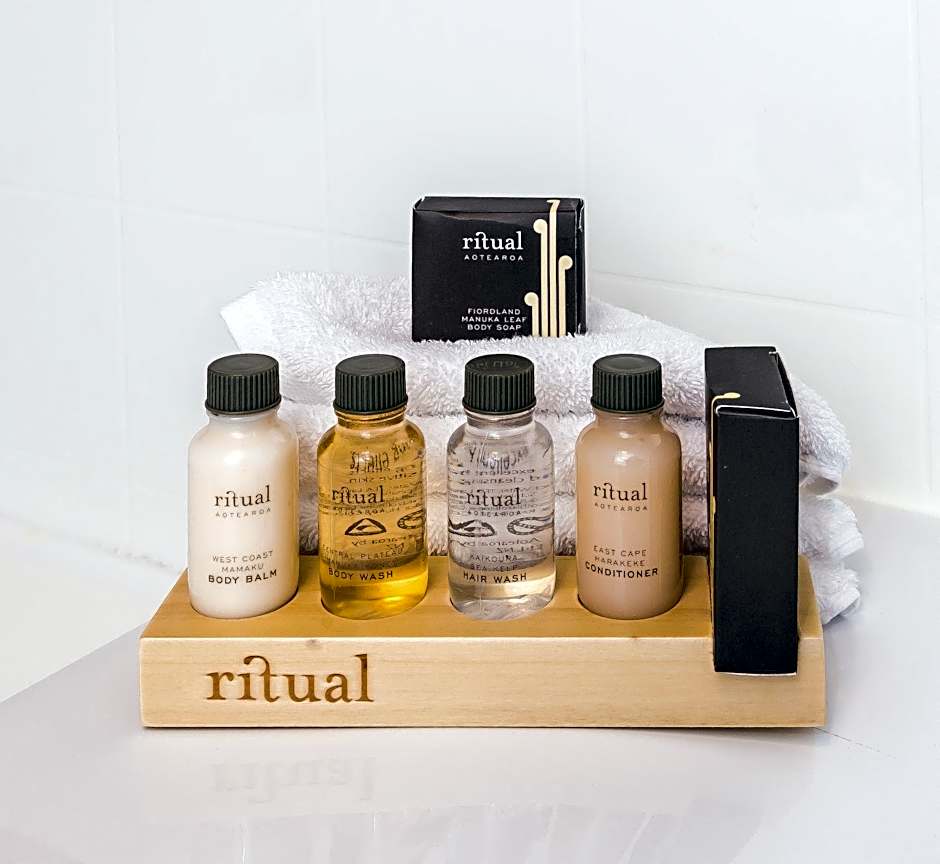 Twin Peaks Lakeside Inn