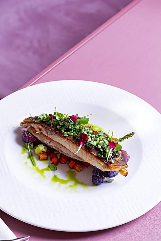 Revery Toronto Downtown, Curio Collection by Hilton