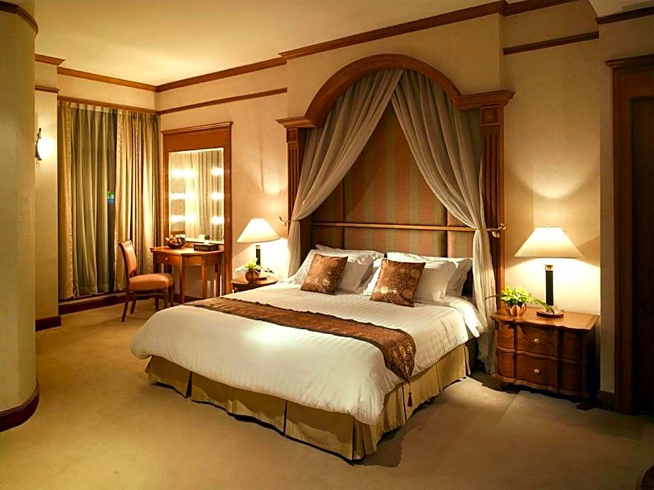 Grand Diamond Suites Hotel (SHA Plus)