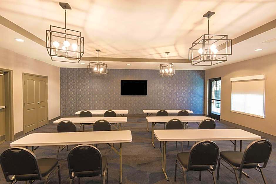 La Quinta Inn & Suites by Wyndham Las Vegas Airport South