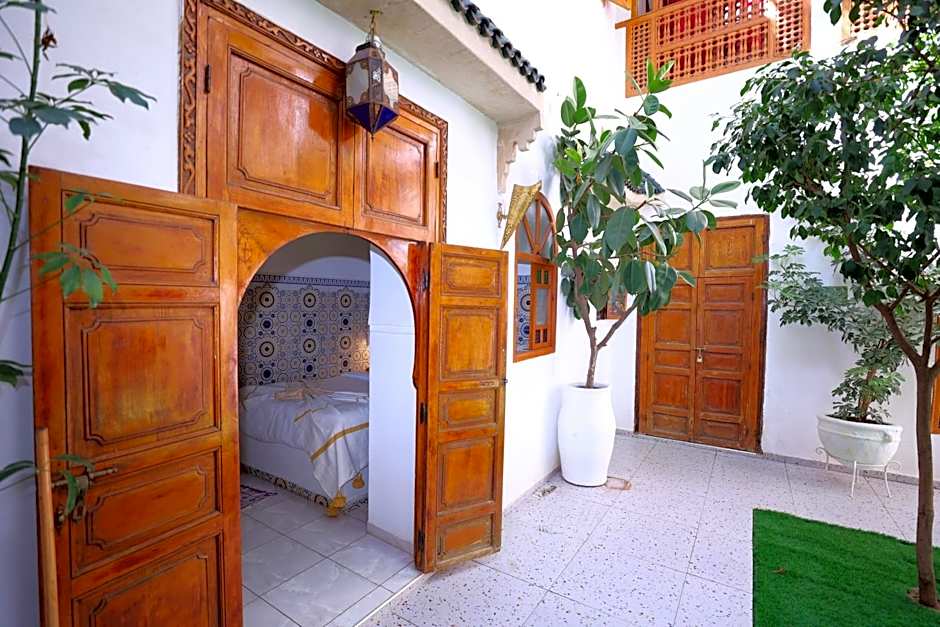 Riad O LY