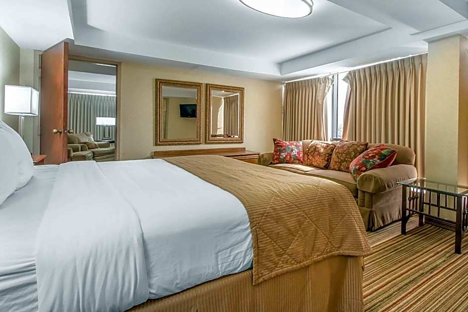 Clarion Hotel Broken Arrow - Tulsa