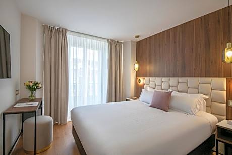 Deluxe Room with balcony Totally Renovated