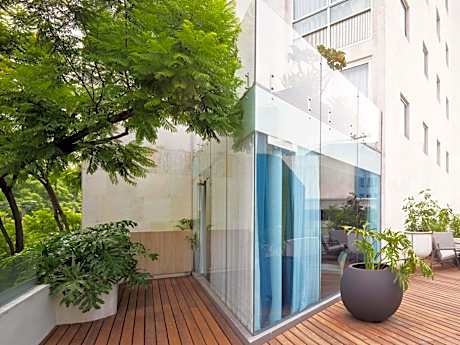 Mondrian King Suite with Terrace