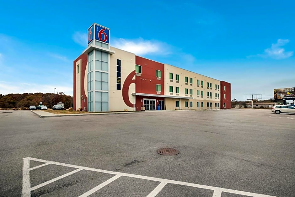 Motel 6-Poplar Bluff, MO