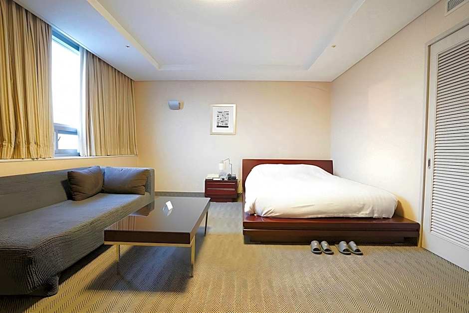 Gumi Century Hotel