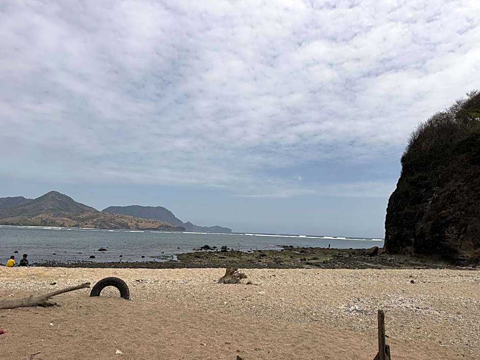 Sumbawa Maluk Homestay Kost tika