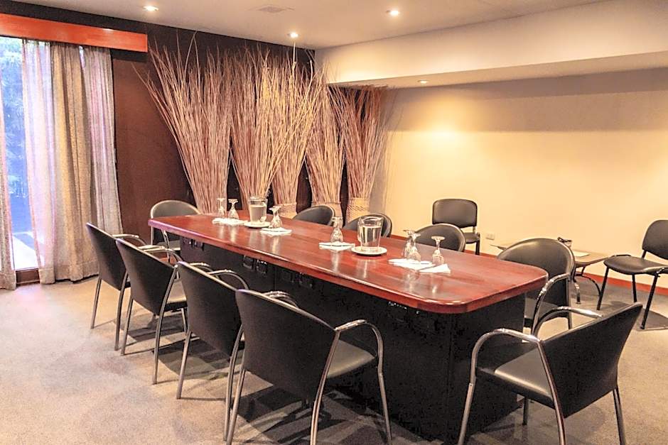 Hotel Raices Esturion