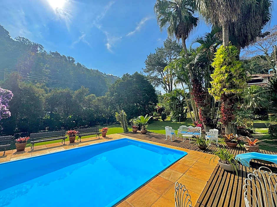 Casa com Piscina e Área Gourmet em Mury