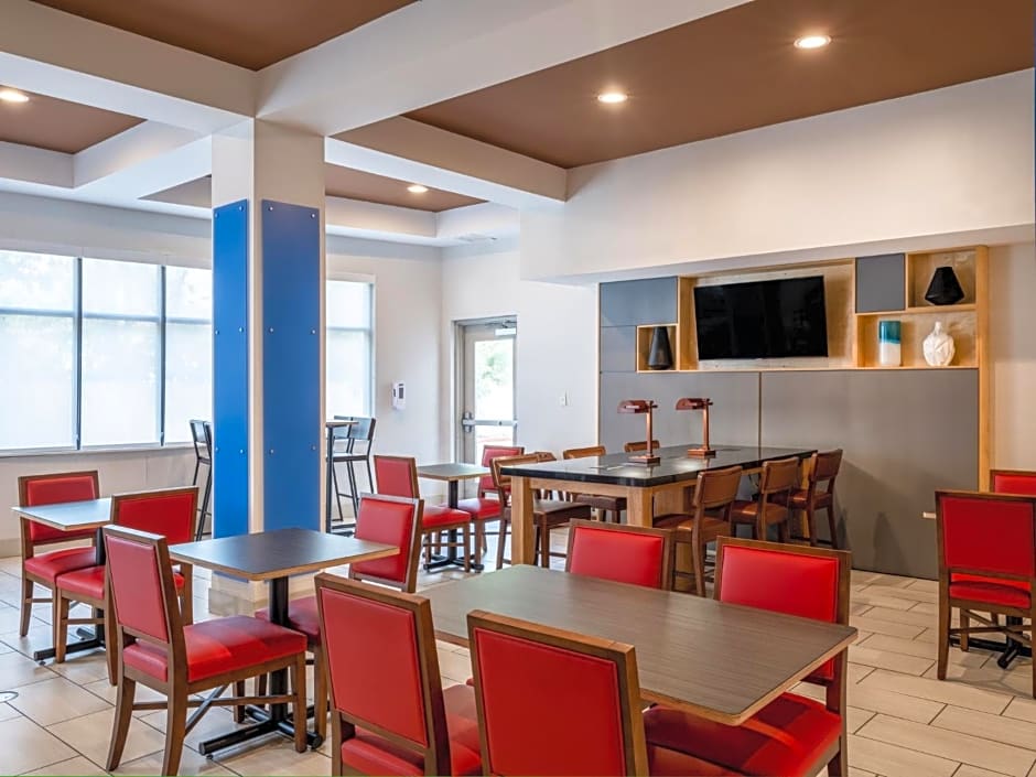 Holiday Inn Express Hotel & Suites Beaumont Northwest By IHG
