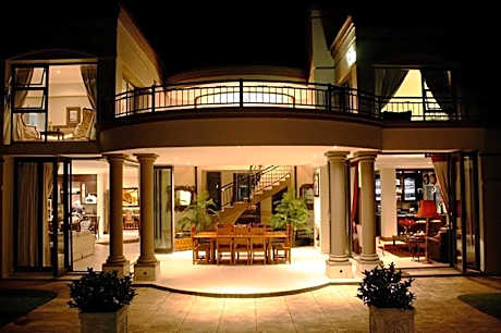 Casa Flora Guesthouse