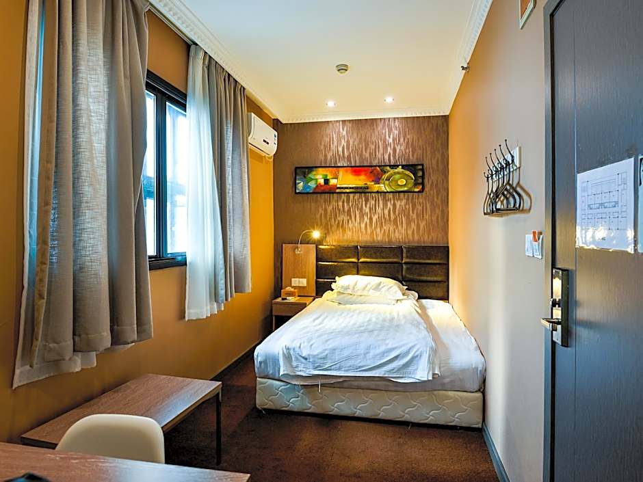 Photo 1 of 15 of Mini 1 Queen Bed