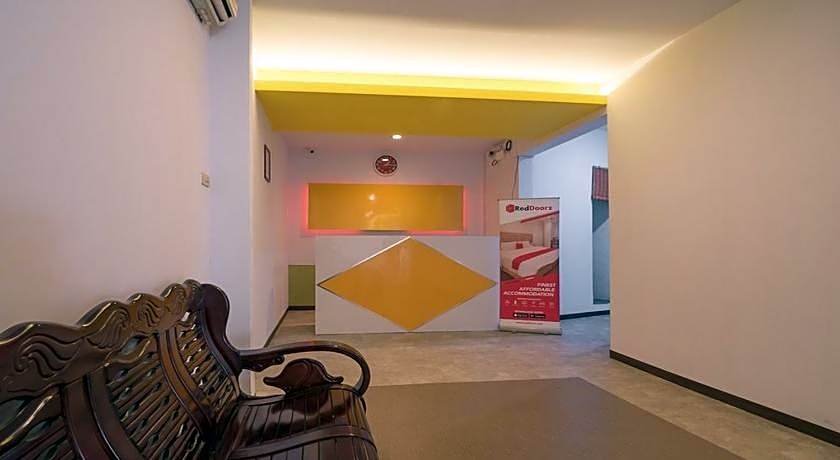 RedDoorz near ITC Mangga Dua