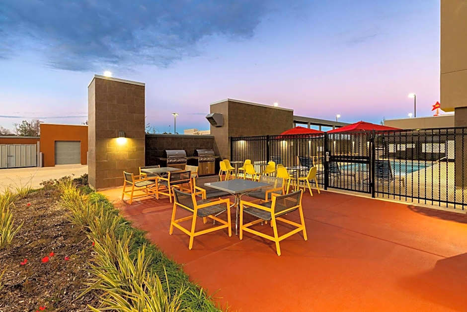 Hawthorn Inn & Suites by Wyndham Kingwood Houston