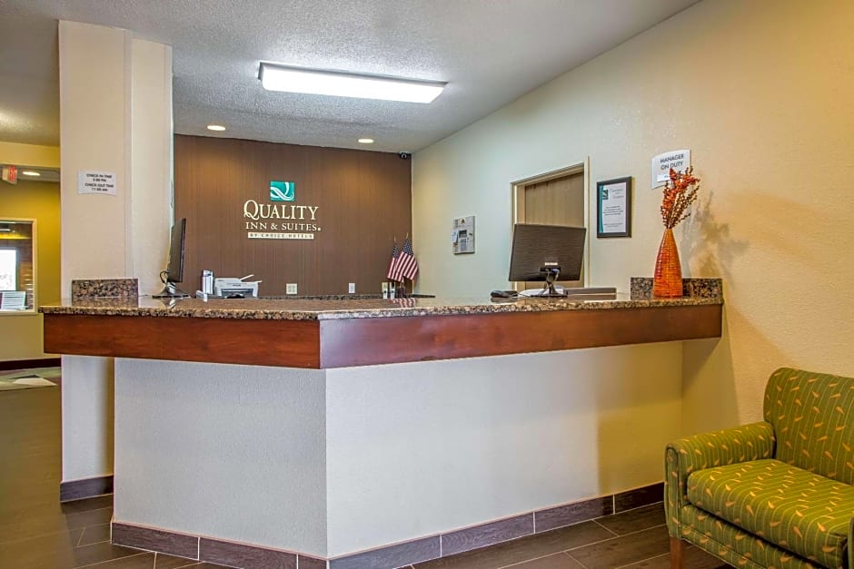 Quality Inn & Suites Bloomington I-55 and I-74