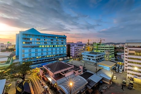 The East Ville Bangsaen- เดอะ อีสต์ วิลล์ บางแสน