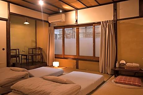 Quadruple Room with Shared Bathroom