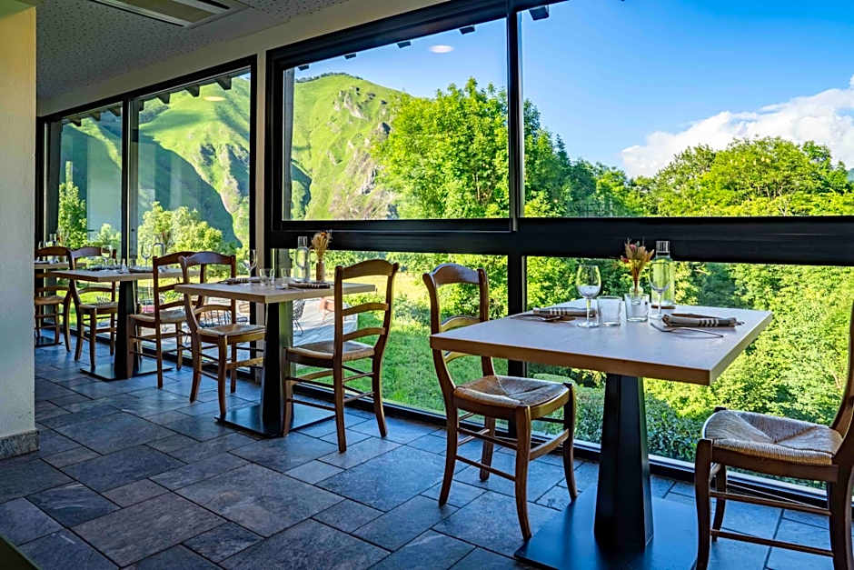 Logis Hôtel Etchemaïté