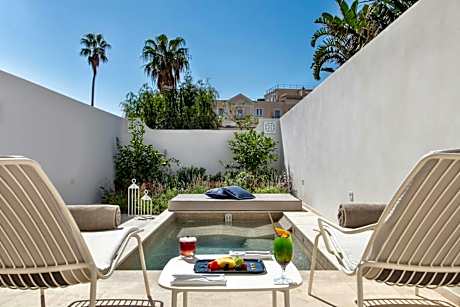 Pazziella Garden & Suites