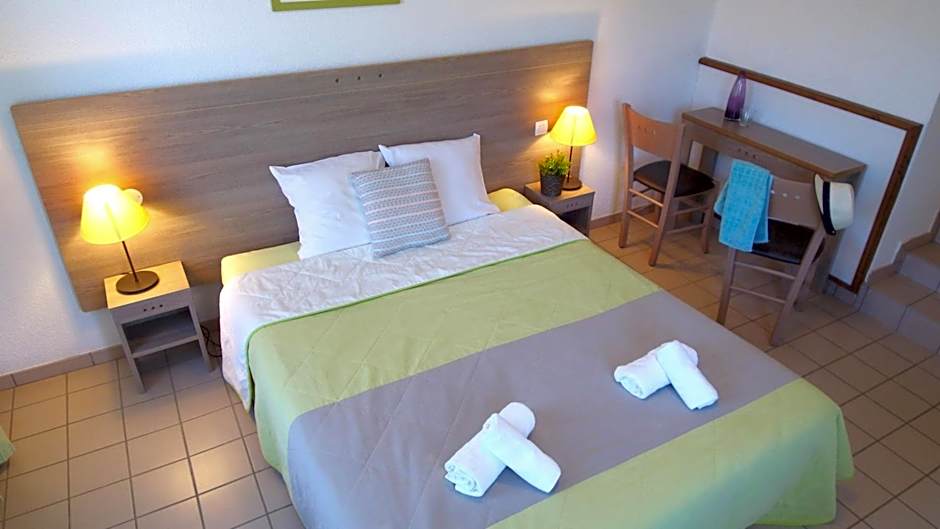 Photo 1 of 5 of Double Room