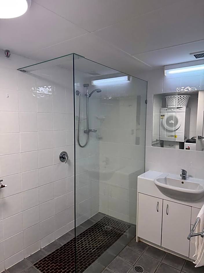 Surfers International Apartments