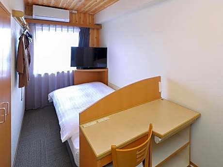 Economy Double Room with Single Bed (No Bath, No Shower) - Non-Smoking - No daily cleaning