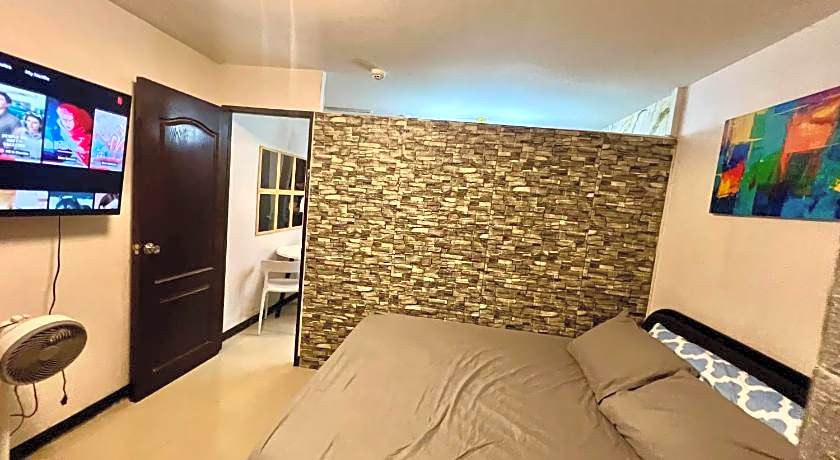 UNO'S Place with Karaoke,Wifi,Netflix and Balcony