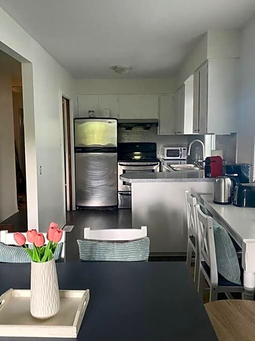 4 bedroom upper level Kits home