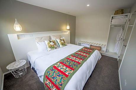 Apartment with Garden View