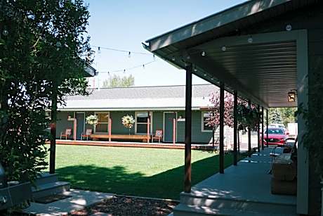 Pinedale Cozy Cabins
