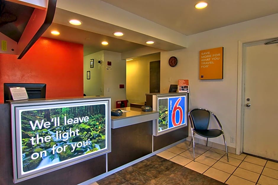 Motel 6-Woodland, CA Sacramento Airport