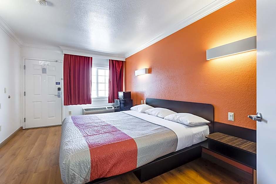 Motel 6-San Jose, CA - Convention Center