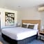 Tea House Motor Inn