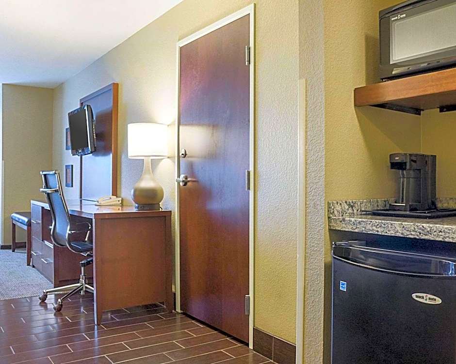 Comfort Suites Minot South