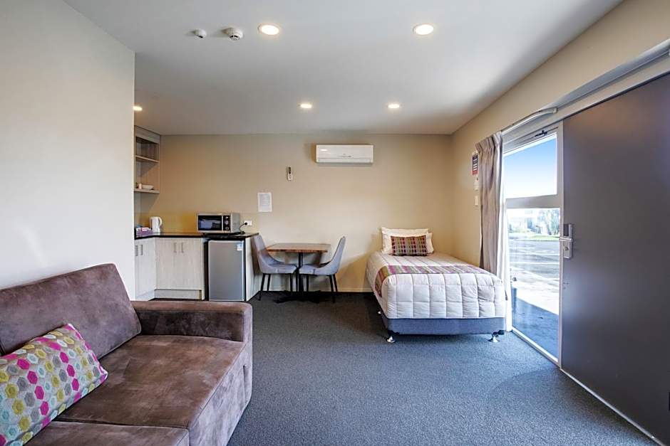 Ellerslie Palms Motel