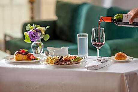 One-Bedroom Suite with Balcony