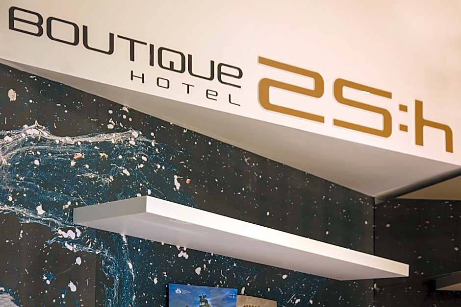 BOUTIQUE 25h by Eva stay 018