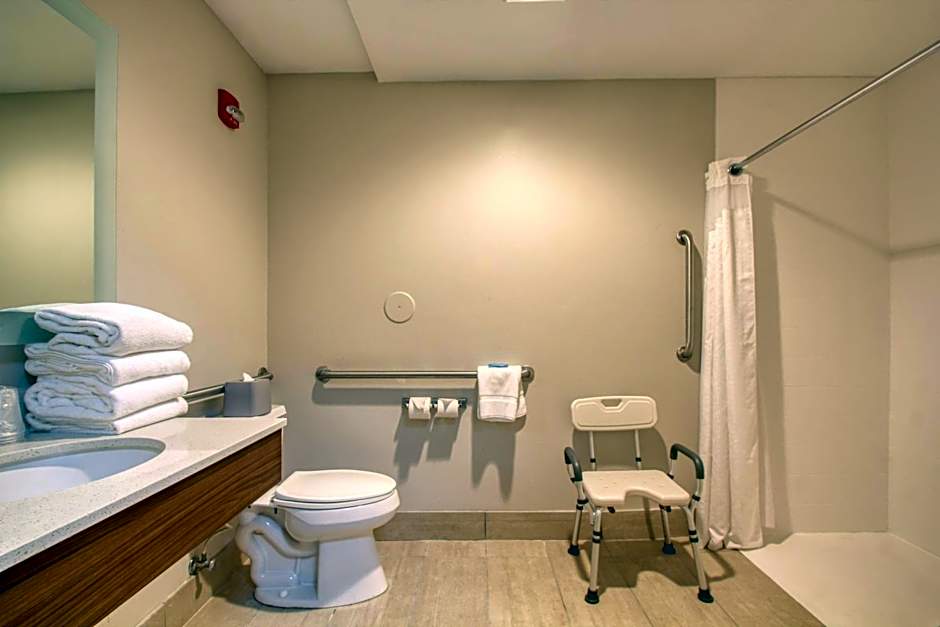 Holiday Inn Express Hotel & Suites Oshkosh - State Route 41 By IHG