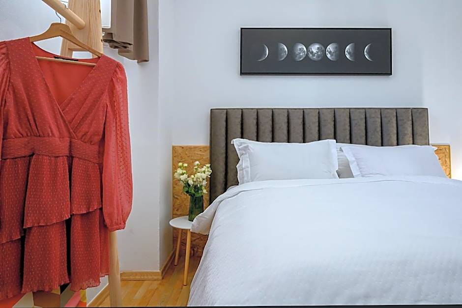 Yellow house with private parking