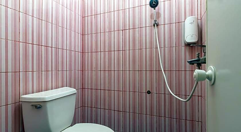 RedDoorz near Pondok Indah Water Park