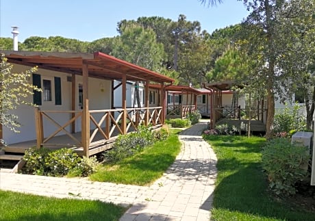 Deluxe Mobile Home (4 Adults)