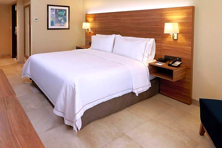 Holiday Inn Express & Suites Guadalajara Aeropuerto By IHG