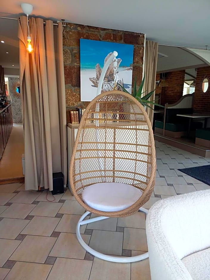 Hotel De La Mer