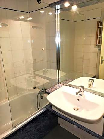 Apartment with Mountain View