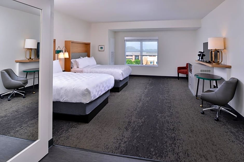 Holiday Inn & Suites Farmington Hills - Detroit NW, an IHG Hotel By IHG