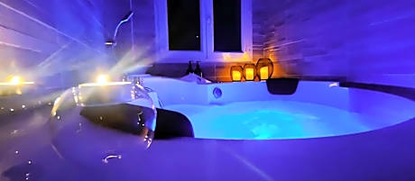 A l'Orée des pins - Gite et spa de 30 m2- Options Home Cinéma, Romantique