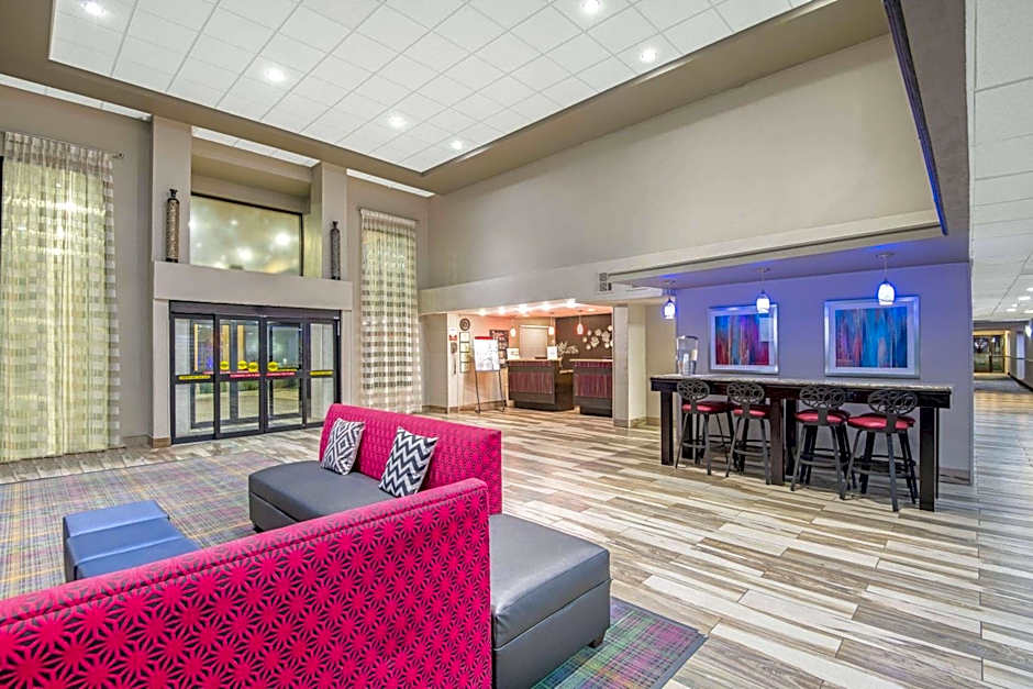 La Quinta Inn & Suites by Wyndham Denison - North Lake Texoma