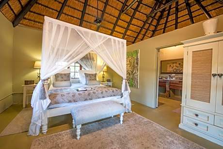 King Suite with Garden View